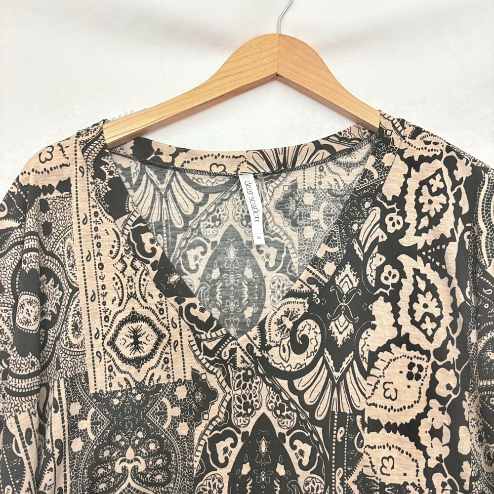 Dear Scarlett Tunic Top Size 2X Plus Artsy Curved Hem Paisley Print Blouse Flowy - Picture 3 of 7